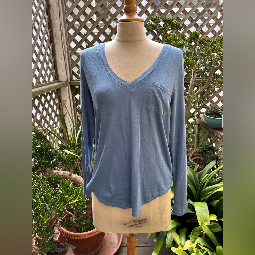 CHASOR Blue V-Neck Long Sleeve. SIZE MEDIUM NWT